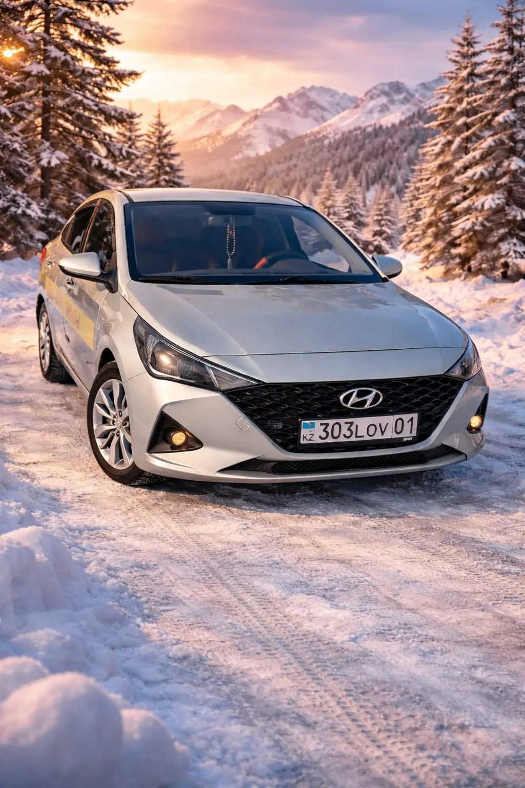 Hyundai Accent серебристого цвета